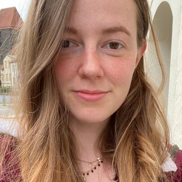 Portraitfoto Stefanie Hollweck